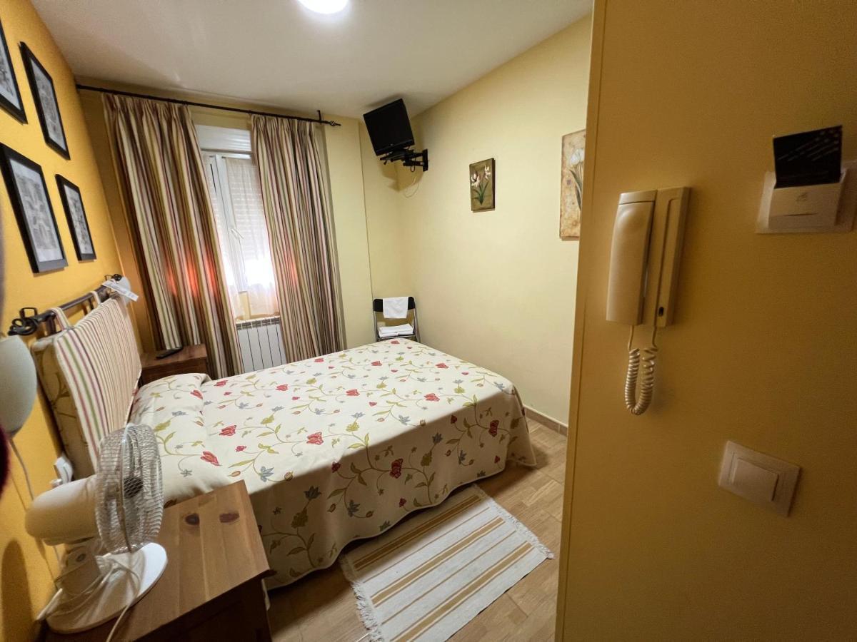 Hostal La Colmena Vicolozano ภายนอก รูปภาพ