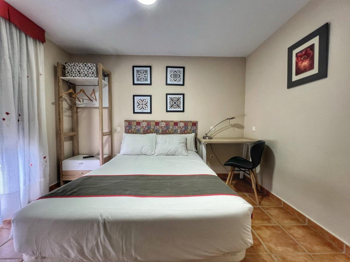 Hostal La Colmena Vicolozano ภายนอก รูปภาพ