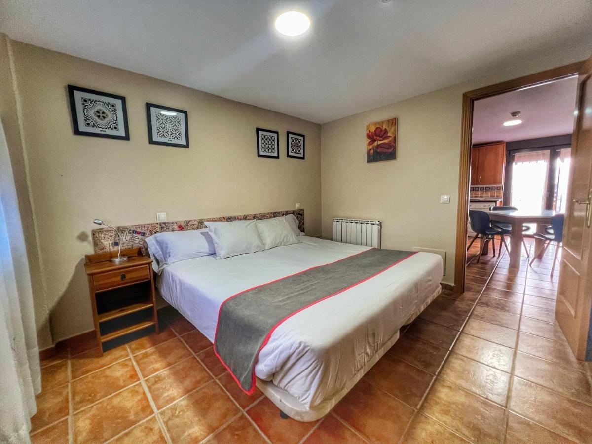 Hostal La Colmena Vicolozano ภายนอก รูปภาพ