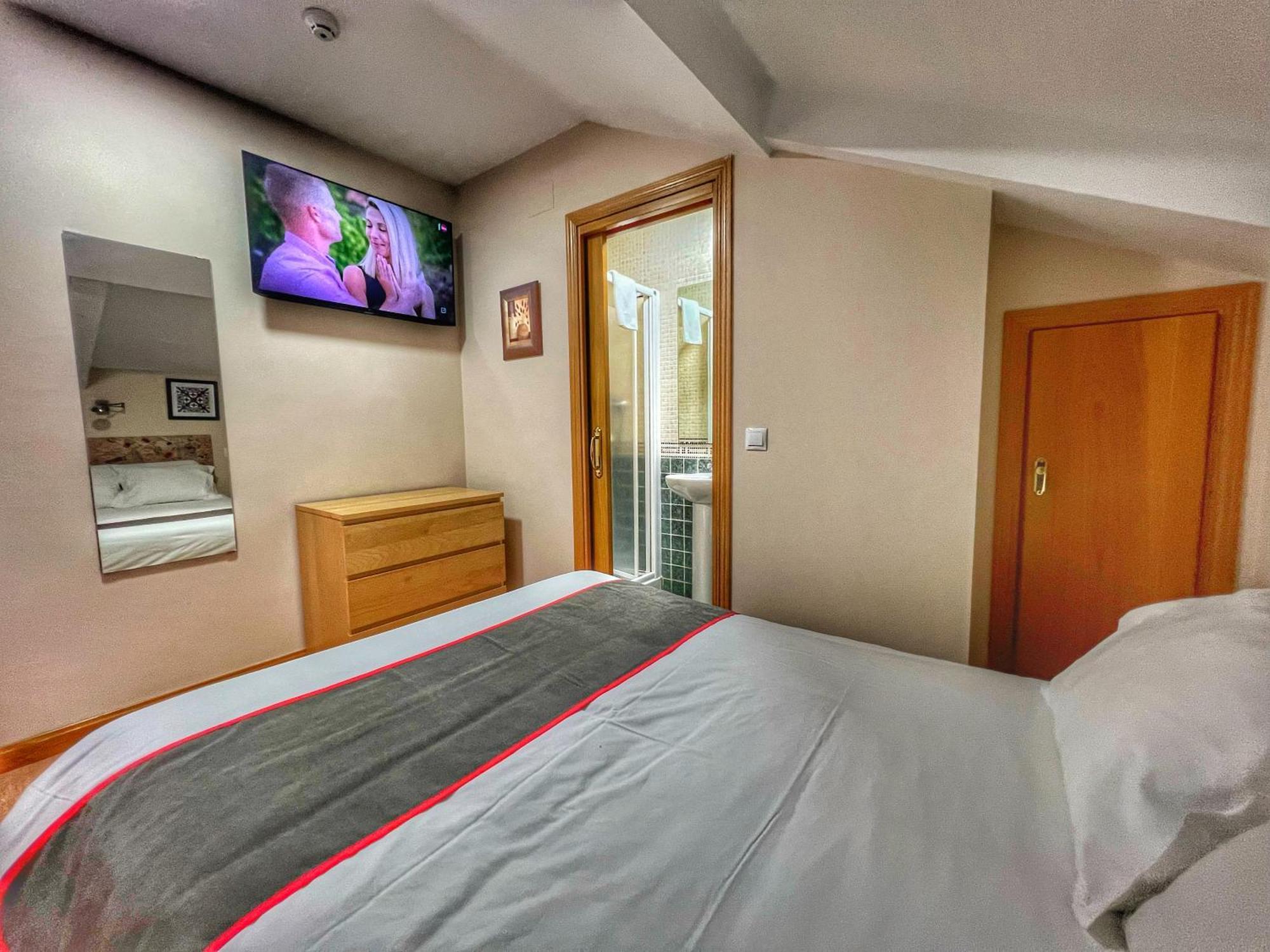 Hostal La Colmena Vicolozano ภายนอก รูปภาพ