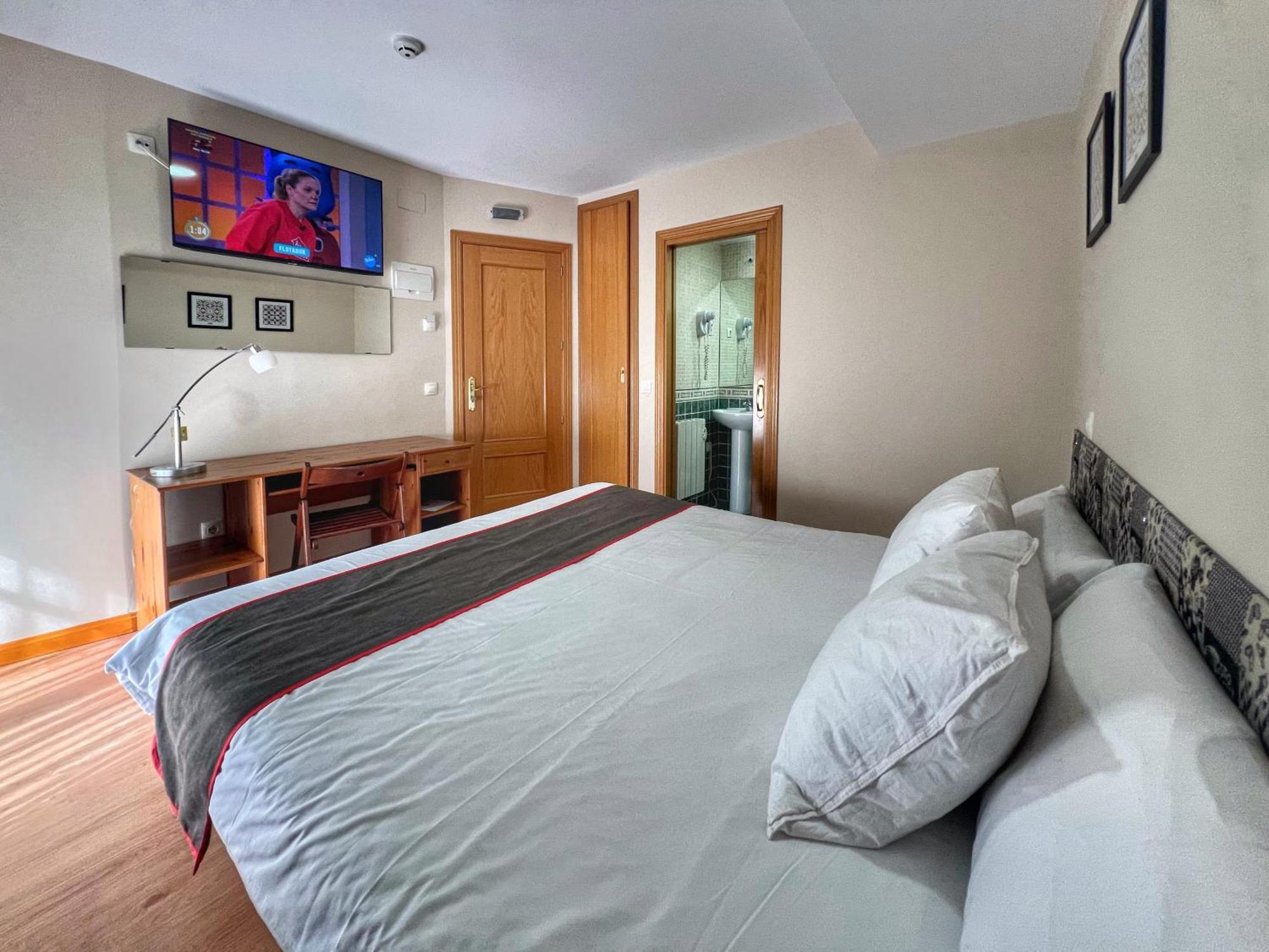 Hostal La Colmena Vicolozano ภายนอก รูปภาพ