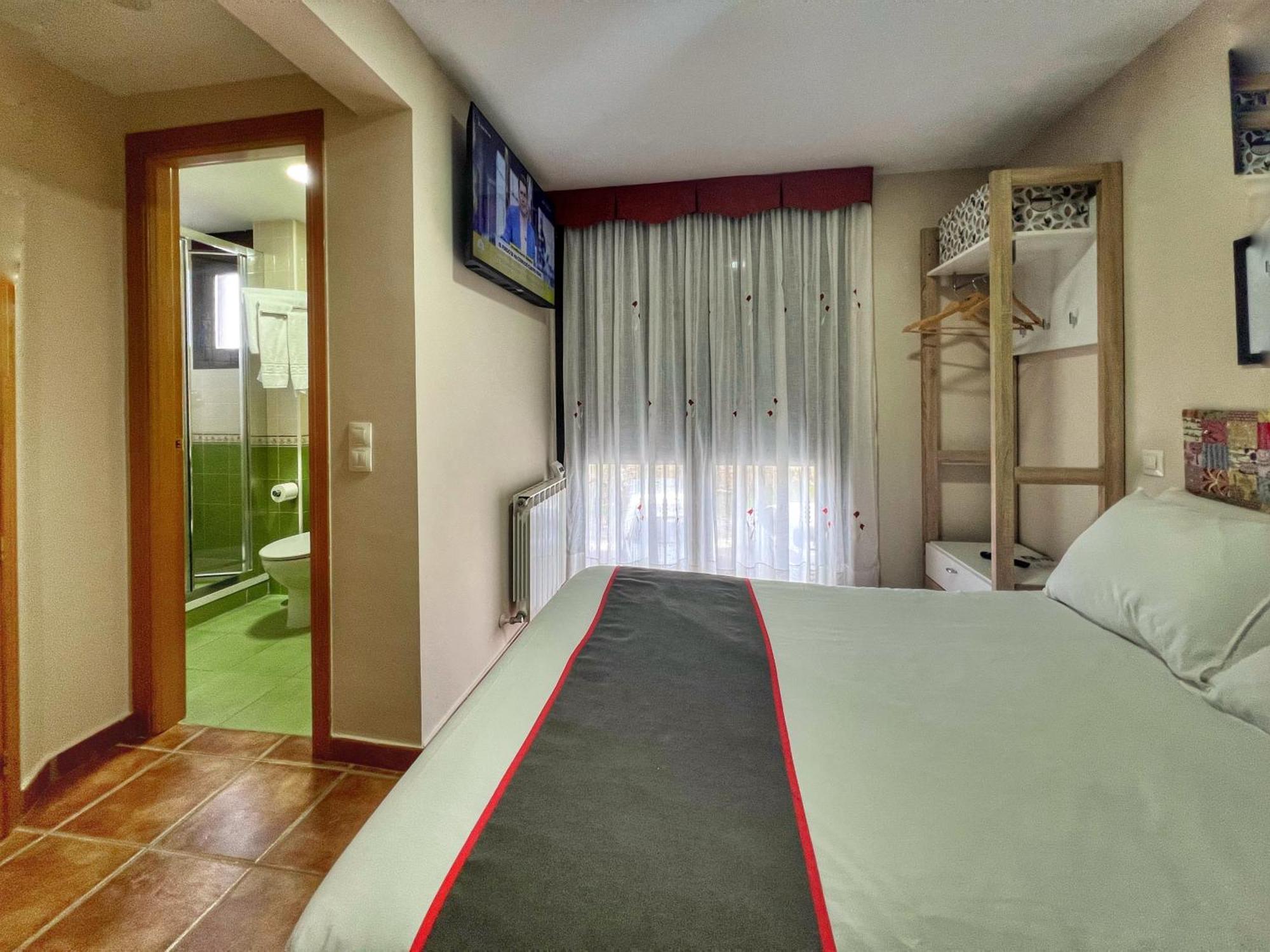Hostal La Colmena Vicolozano ภายนอก รูปภาพ