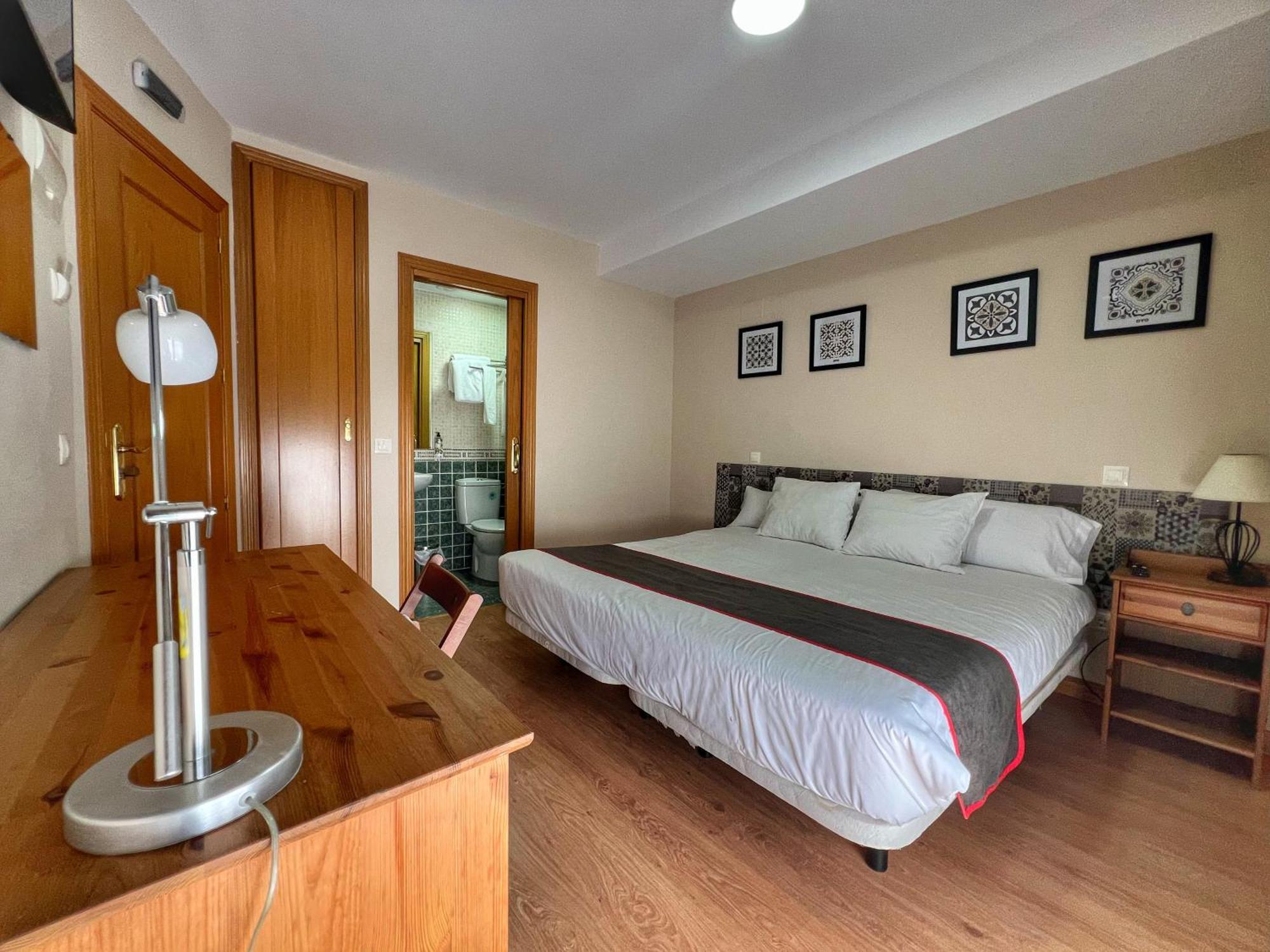 Hostal La Colmena Vicolozano ภายนอก รูปภาพ
