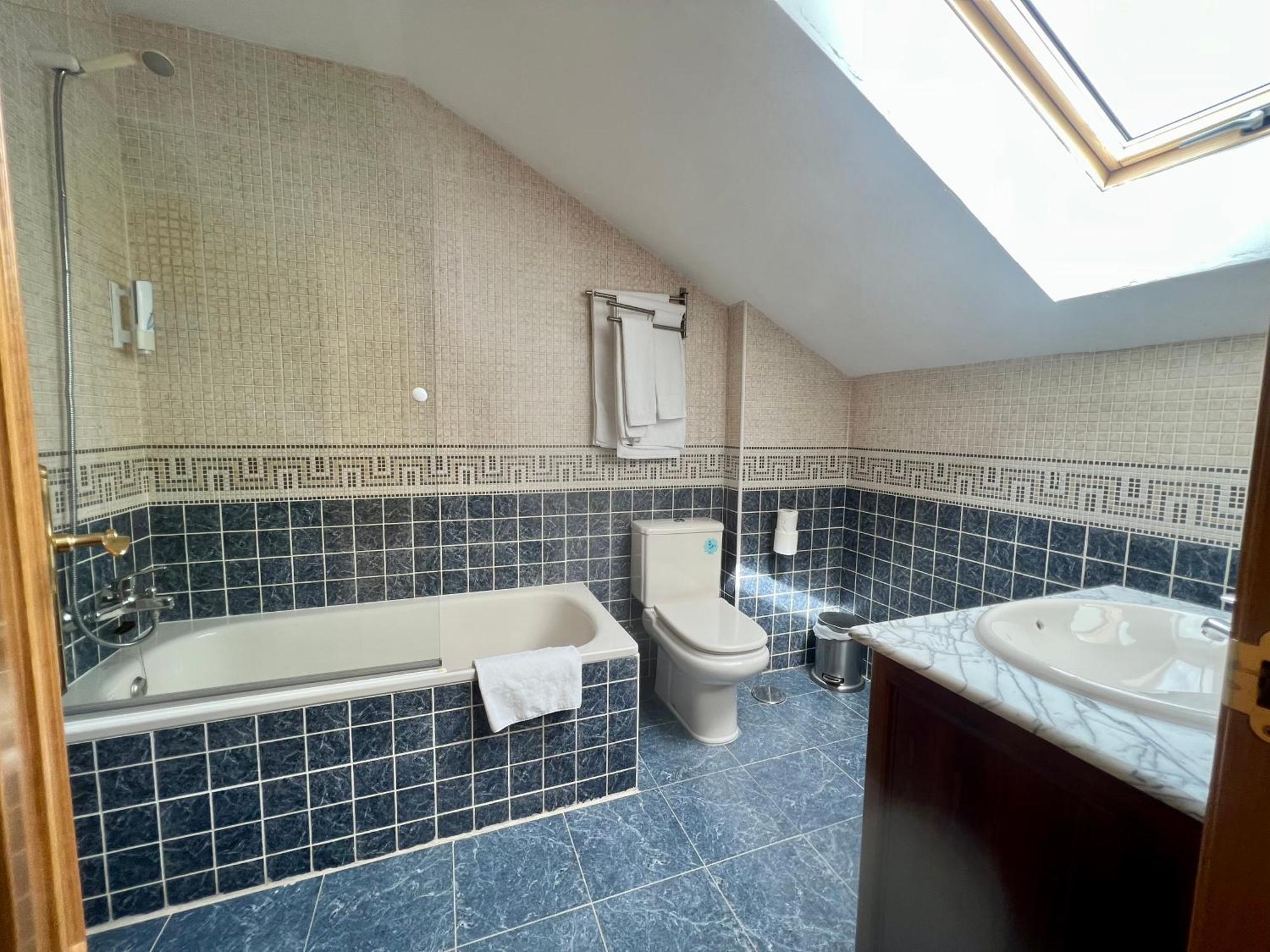 Hostal La Colmena Vicolozano ภายนอก รูปภาพ