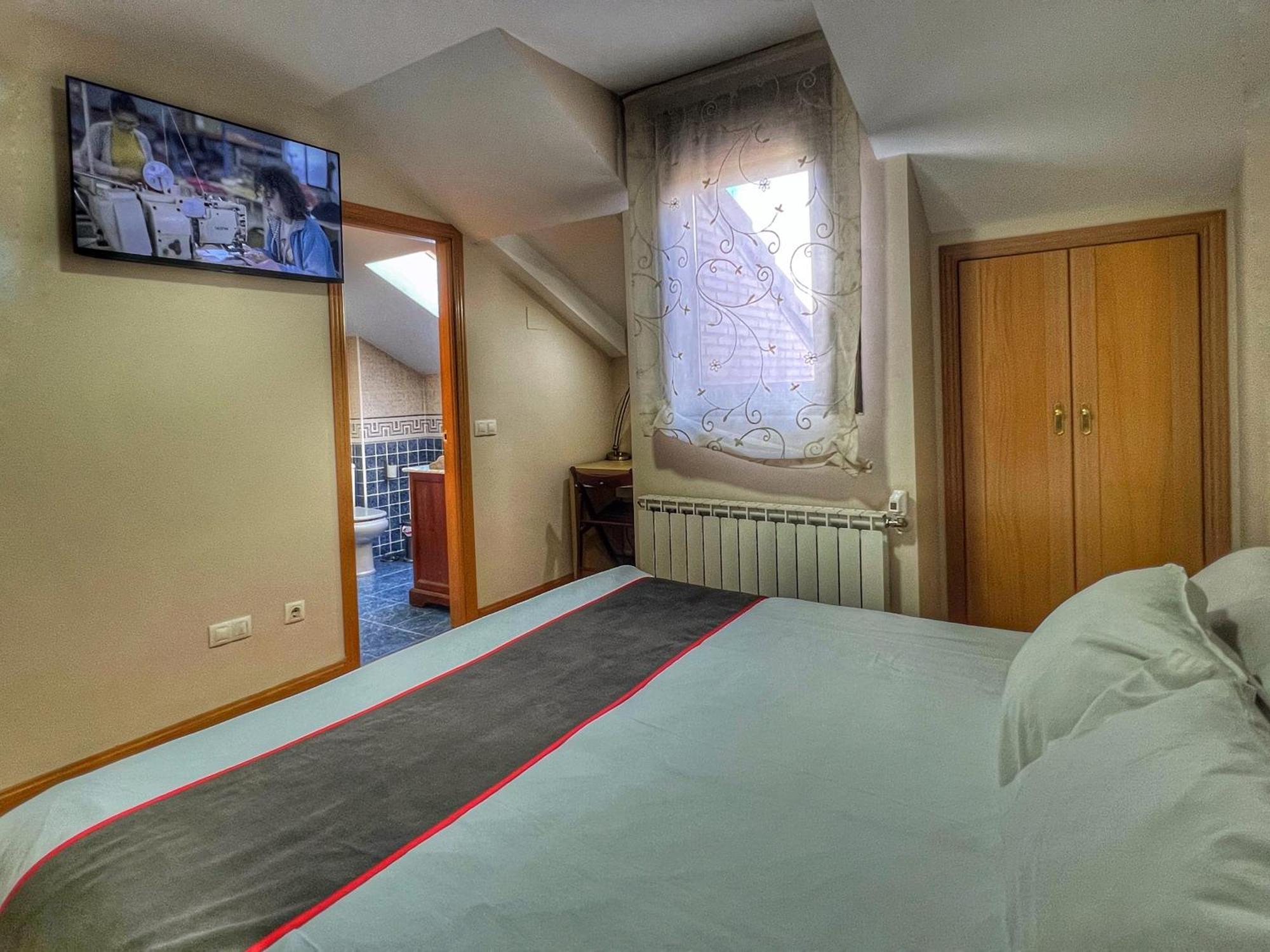 Hostal La Colmena Vicolozano ภายนอก รูปภาพ
