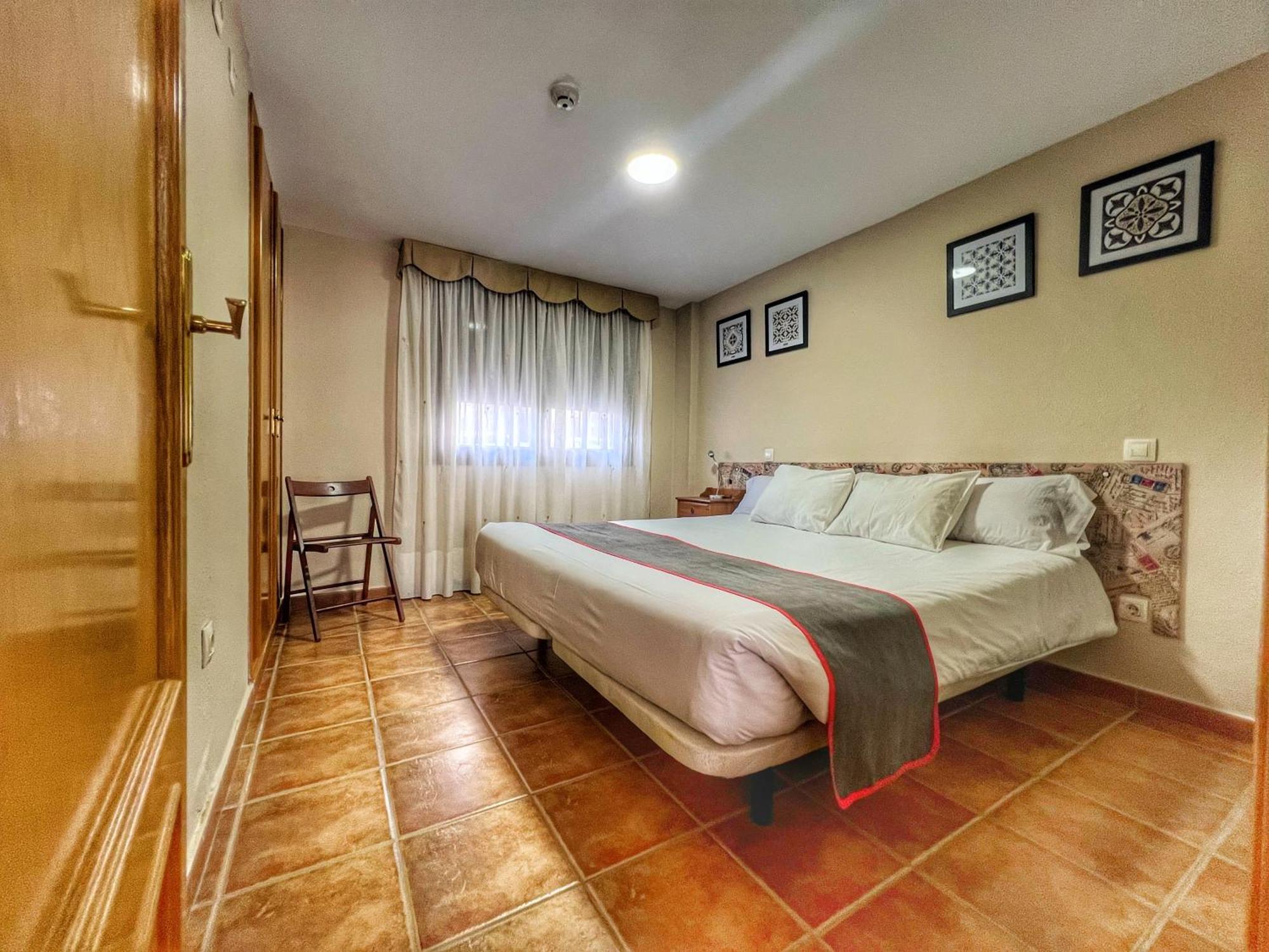 Hostal La Colmena Vicolozano ภายนอก รูปภาพ